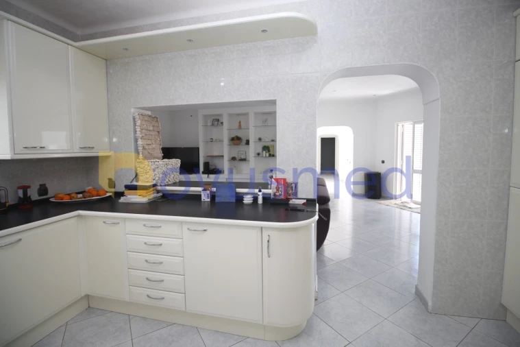 Moradia T5 para Venda em Guia Foto 34