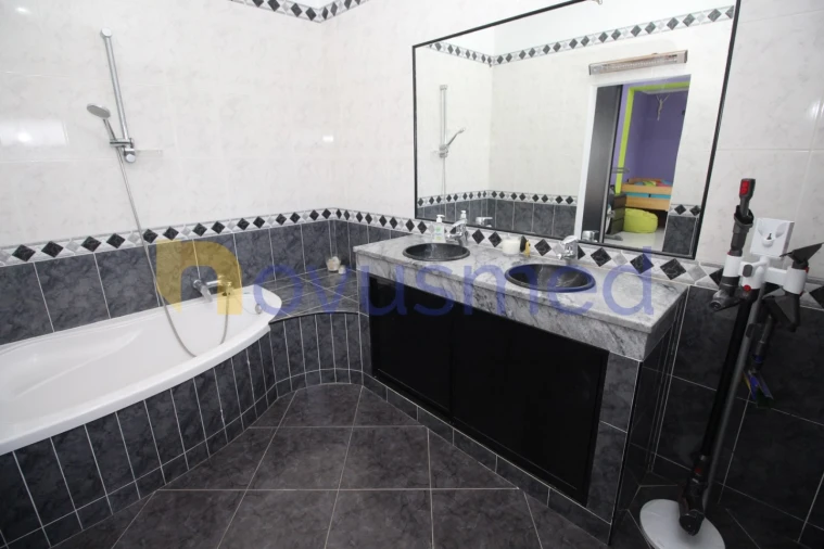 Moradia T5 para Venda em Guia Foto 38