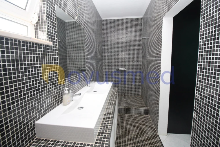 Moradia T5 para Venda em Guia Foto 42