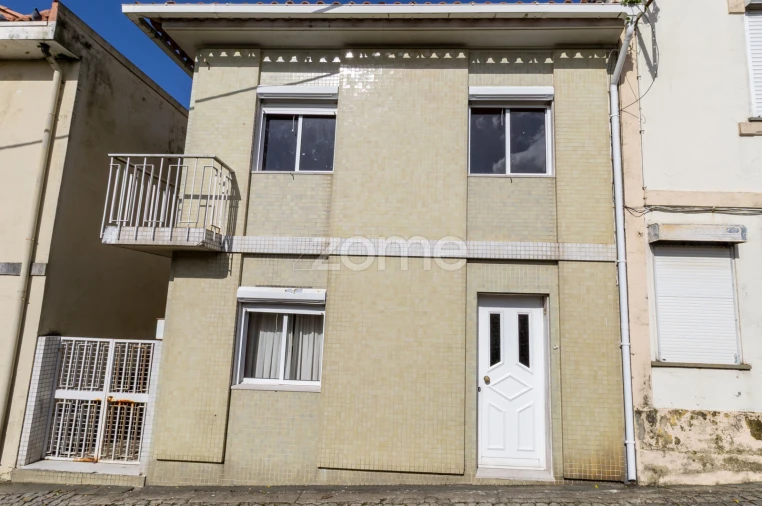 Moradia T4 para Venda em Gulpilhares e Valadares Foto 1