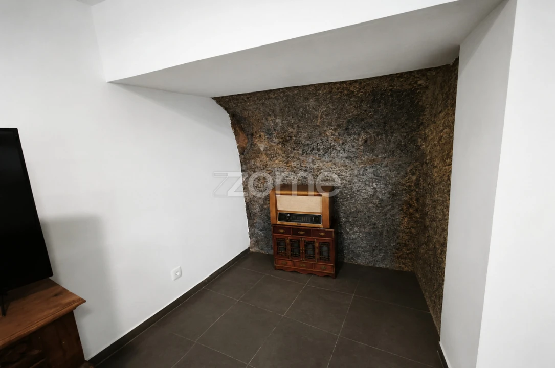 Moradia T3 para Venda em Seia, São Romão e Lapa dos Dinheiros Foto 12