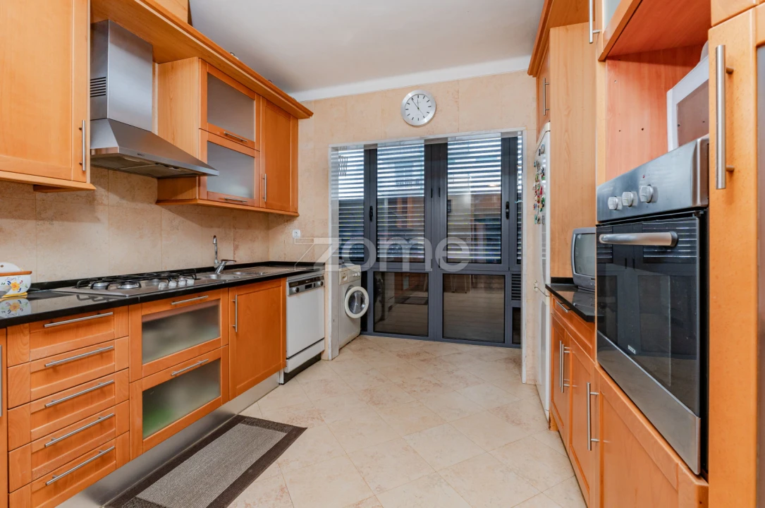 Apartamento T3 para Arrendamento em Santa Iria de Azoia, São João da Talha e Bobadela Foto 7