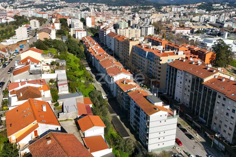 Moradia T2 para Arrendamento em Santo Antonio dos Olivais Foto 15