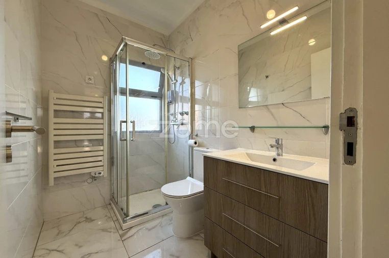 Moradia T2 para Arrendamento em Santo Antonio dos Olivais Foto 9