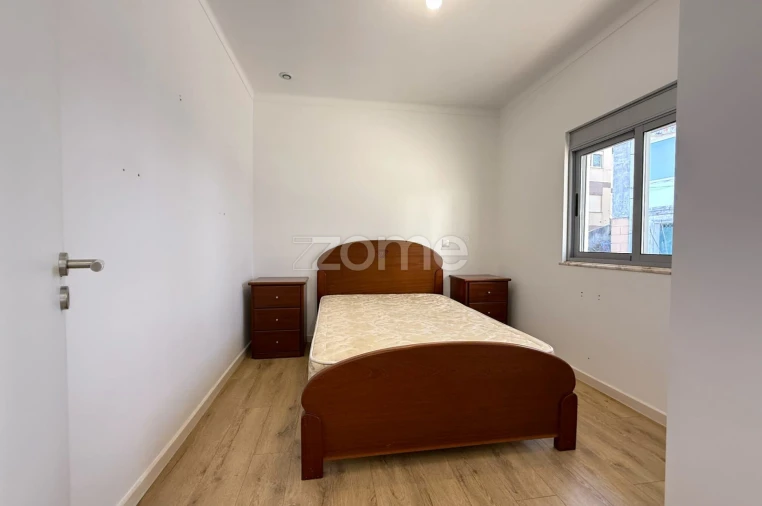 Moradia T2 para Arrendamento em Santo Antonio dos Olivais Foto 3