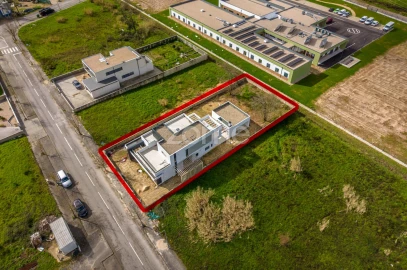 Moradia T3 para Venda em Santa Eufémia e Boa Vista