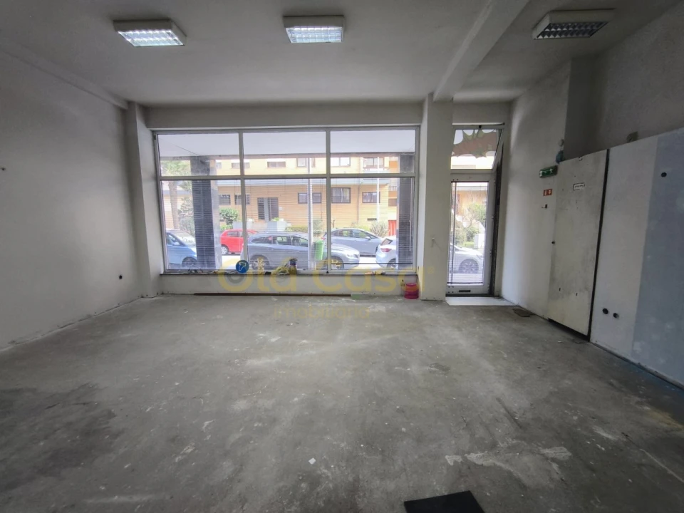 Loja para Arrendamento em Santa Marinha e São Pedro da Afurada Foto 3