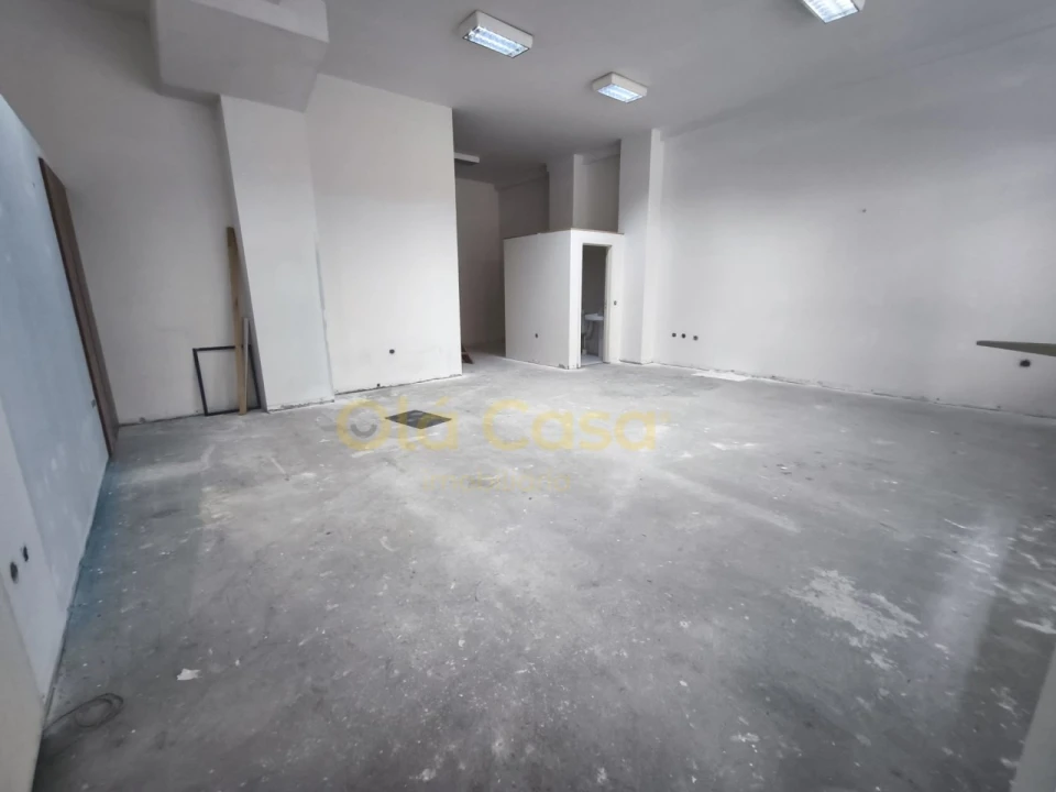 Loja para Arrendamento em Santa Marinha e São Pedro da Afurada Foto 11