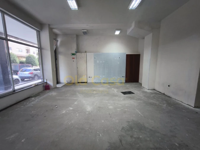 Loja para Arrendamento em Santa Marinha e São Pedro da Afurada Foto 4