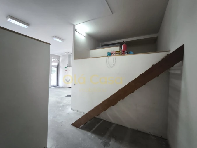 Loja para Arrendamento em Santa Marinha e São Pedro da Afurada Foto 5