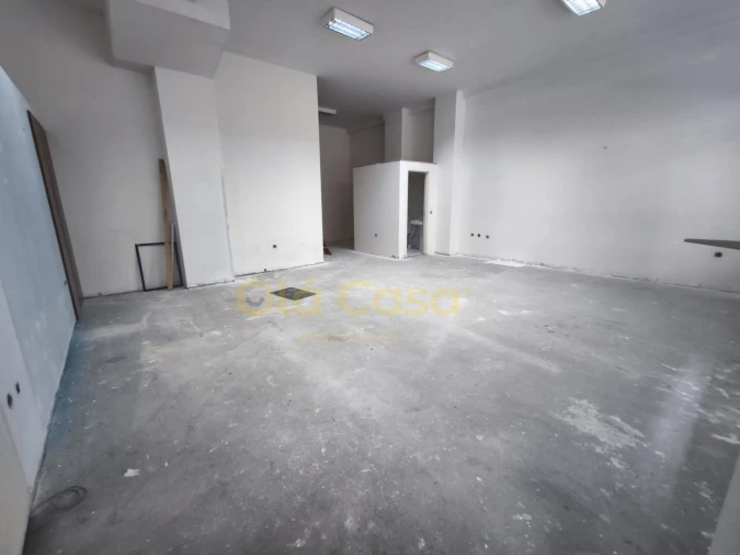 Loja para Arrendamento em Santa Marinha e São Pedro da Afurada Foto 11