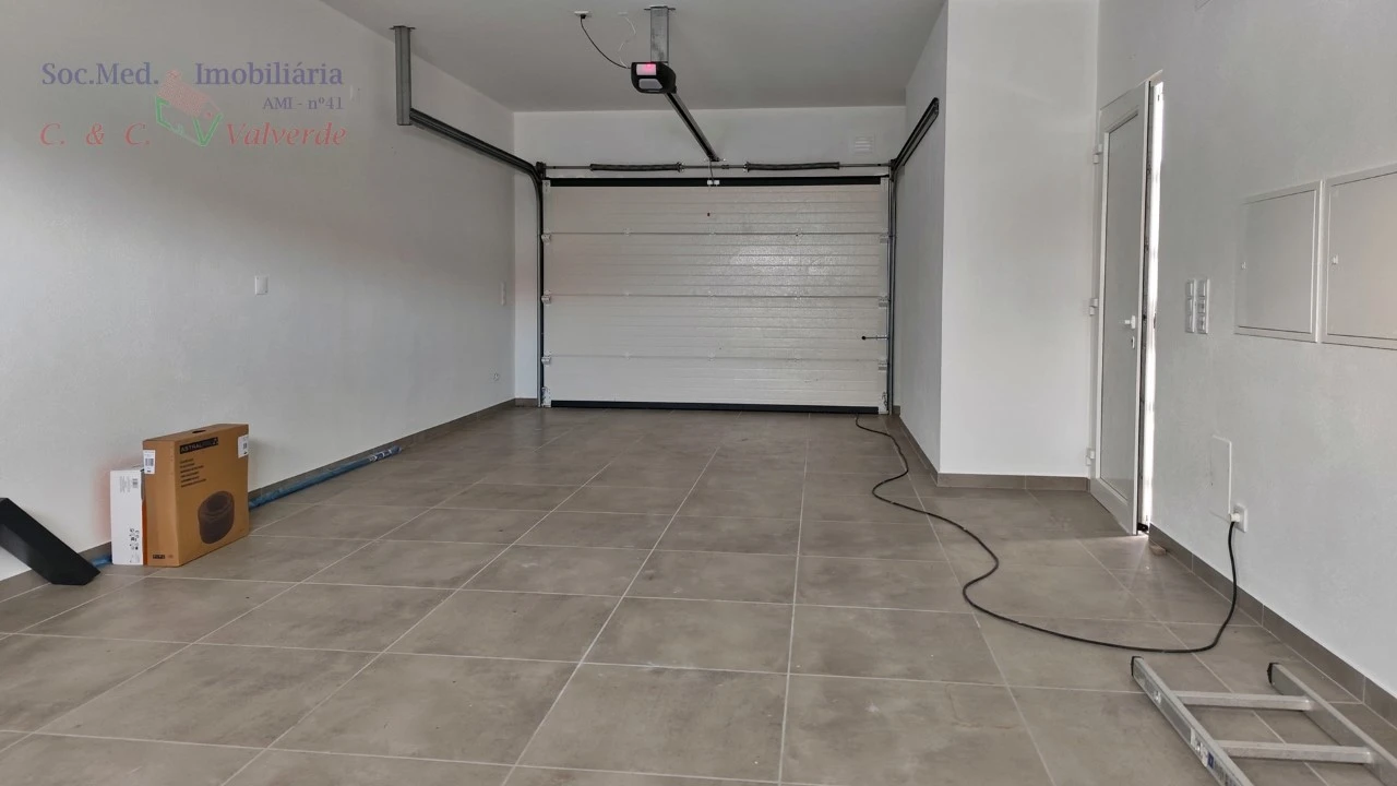 Moradia T4 para Venda em Silveira Foto 5