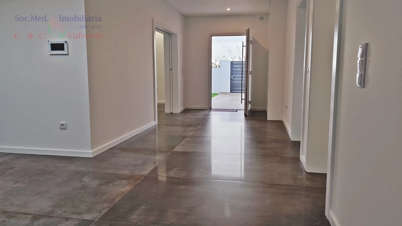 Moradia T4 para Venda em Silveira Foto 8