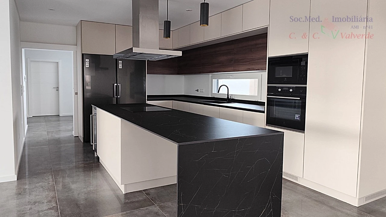 Moradia T4 para Venda em Silveira Foto 12