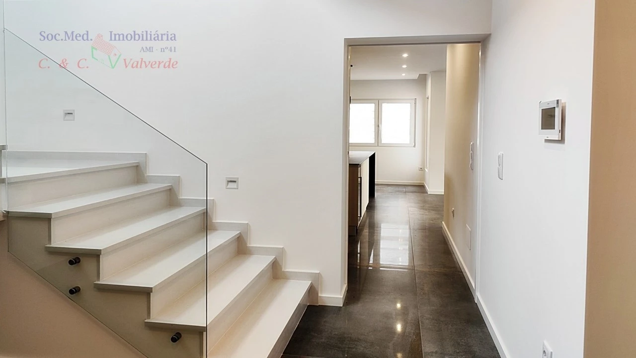 Moradia T4 para Venda em Silveira Foto 18