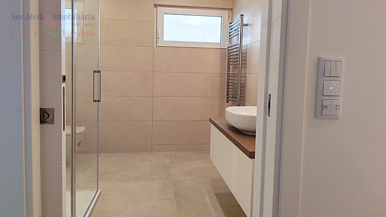 Moradia T4 para Venda em Silveira Foto 27