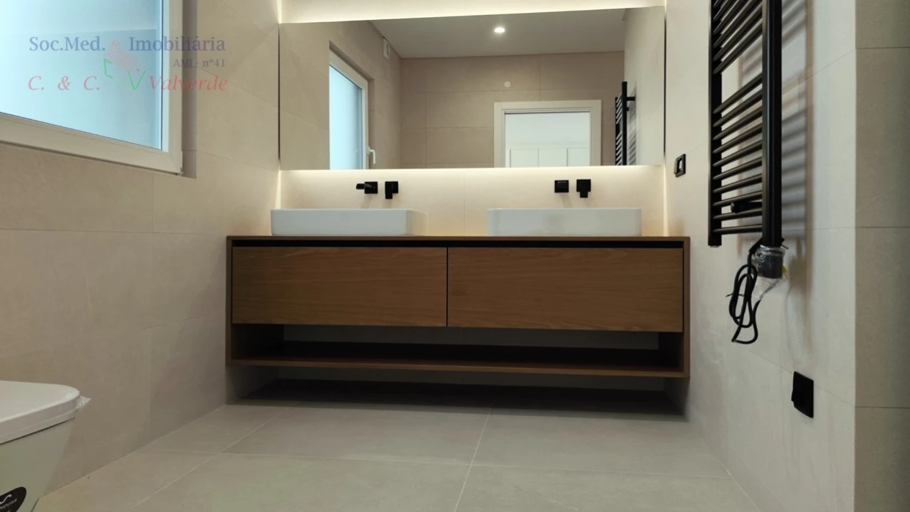 Moradia T4 para Venda em Silveira Foto 31