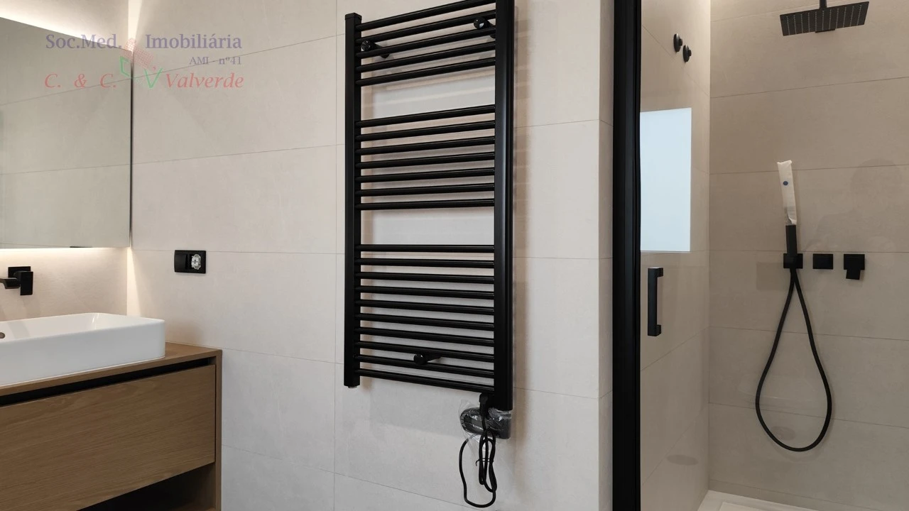 Moradia T4 para Venda em Silveira Foto 32