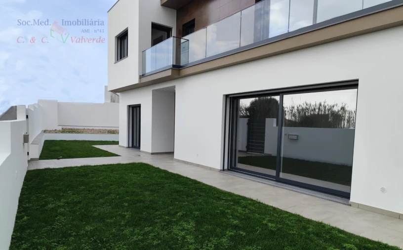 Moradia T4 para Venda em Silveira Foto 2