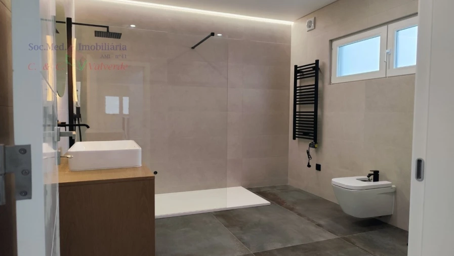 Moradia T4 para Venda em Silveira Foto 15