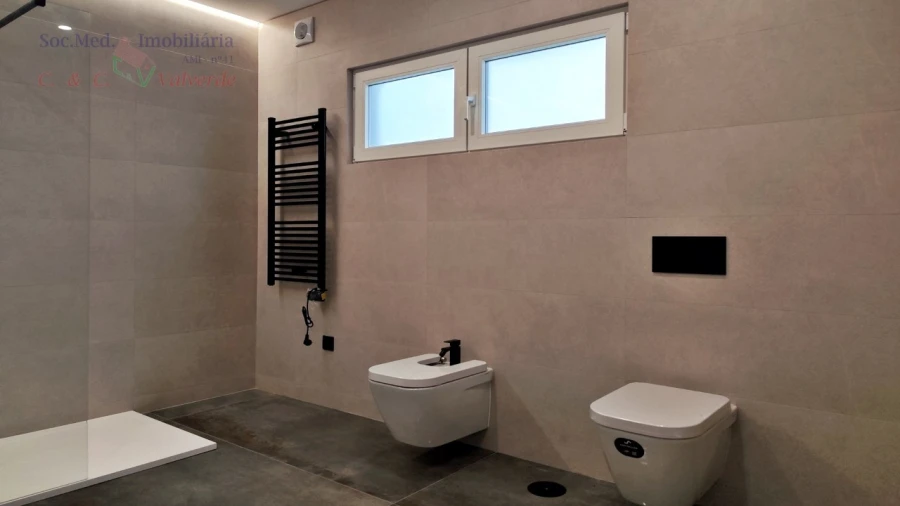 Moradia T4 para Venda em Silveira Foto 16