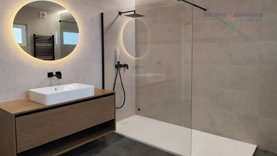 Moradia T4 para Venda em Silveira Foto 17