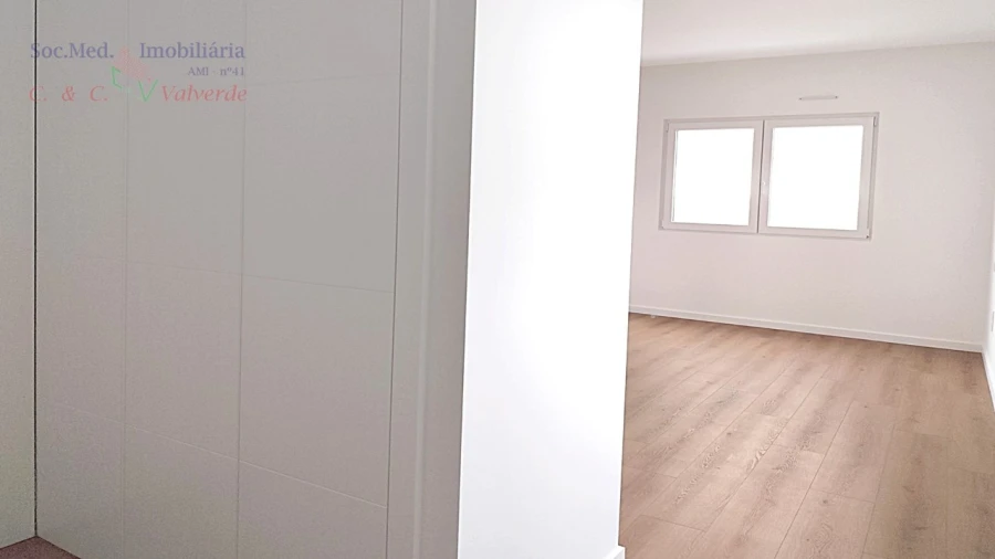 Moradia T4 para Venda em Silveira Foto 22