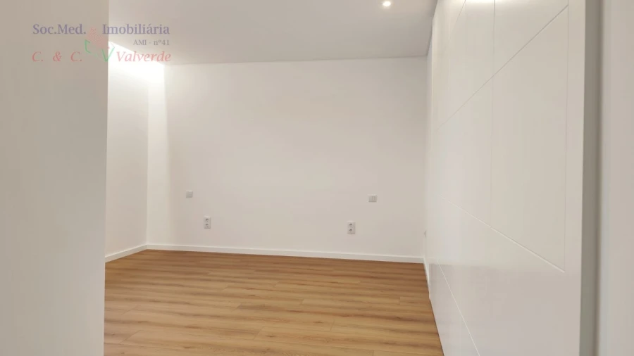 Moradia T4 para Venda em Silveira Foto 28