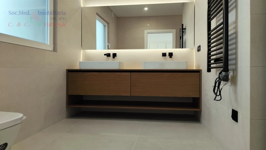 Moradia T4 para Venda em Silveira Foto 31