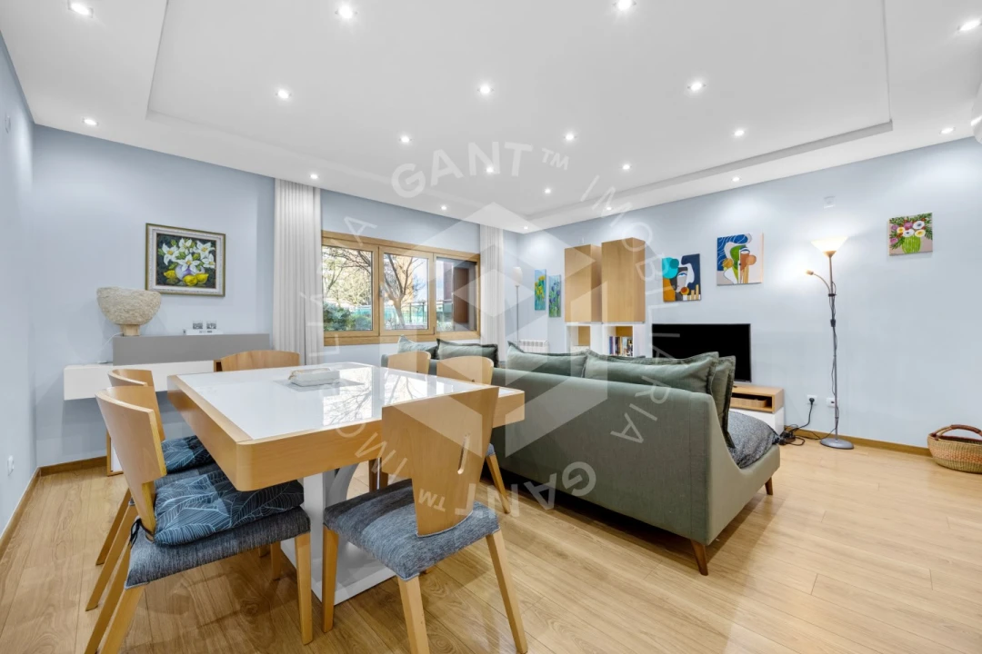 Apartamento T2 para Venda em Sacavém e Prior Velho Foto 1