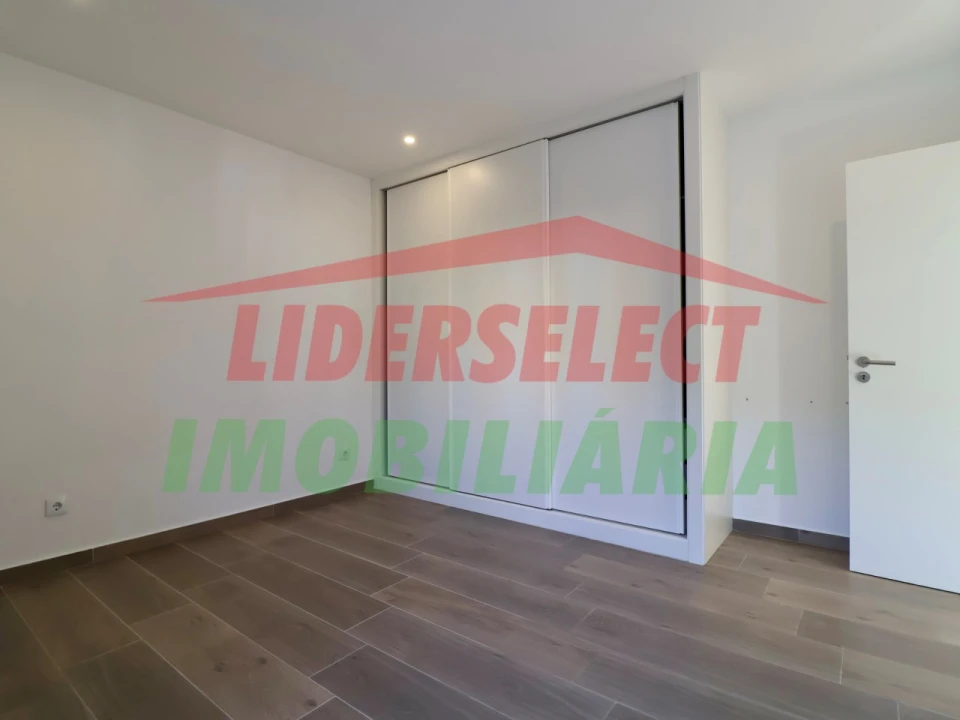 Apartamento T1 para Venda em Santa Maria, São Pedro e Matacães Foto 5