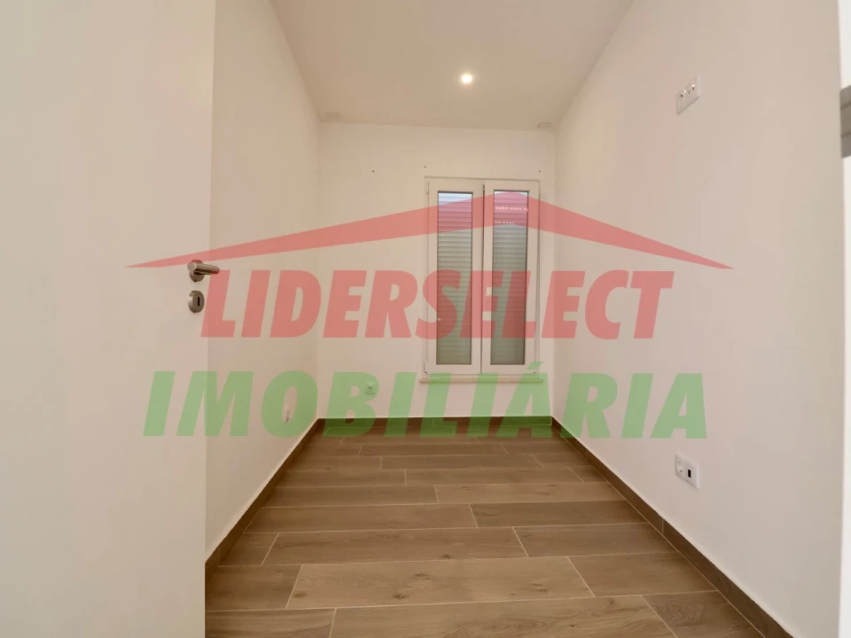 Apartamento T1 para Venda em Santa Maria, São Pedro e Matacães Foto 7