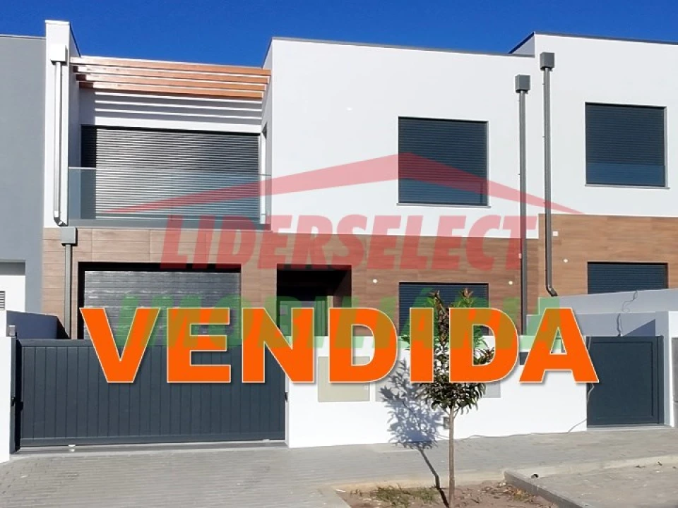 Moradia T3 para Venda em Silveira Foto 1