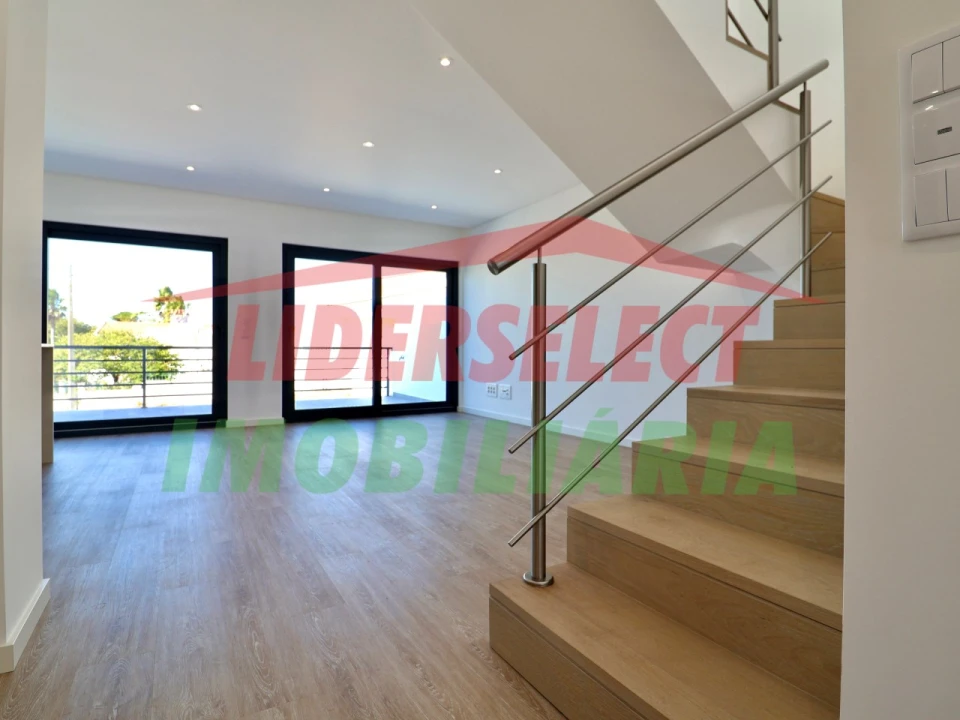 Moradia T3 para Venda em Silveira Foto 4