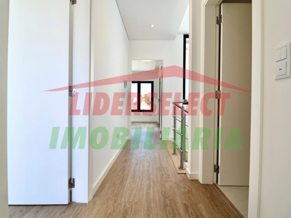 Moradia T3 para Venda em Silveira Foto 10