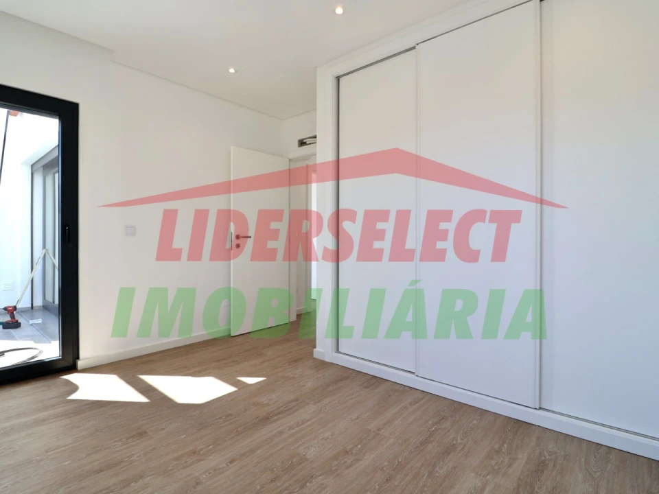 Moradia T3 para Venda em Silveira Foto 15