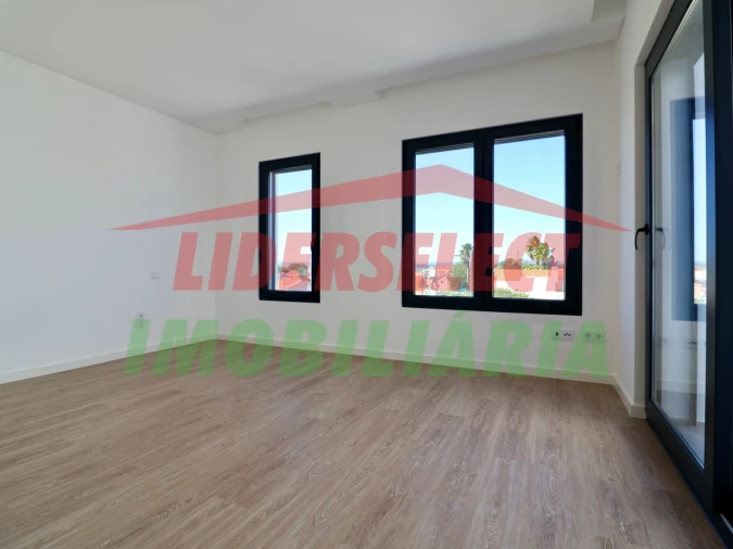 Moradia T3 para Venda em Silveira Foto 12