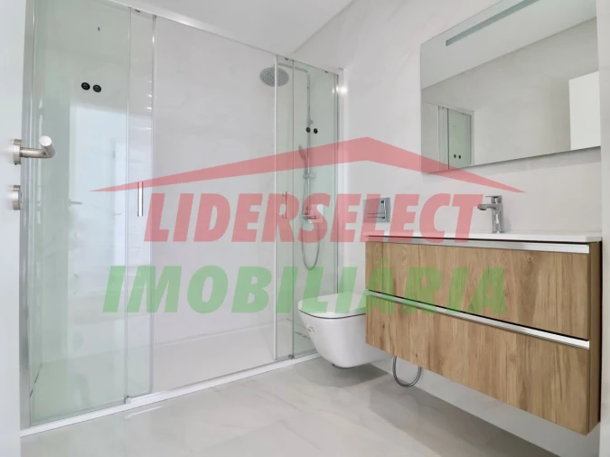 Moradia T3 para Venda em Silveira Foto 16