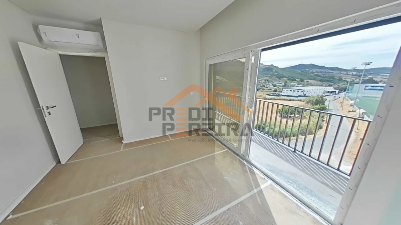 Apartamento T2 para Venda em Loures Foto 3