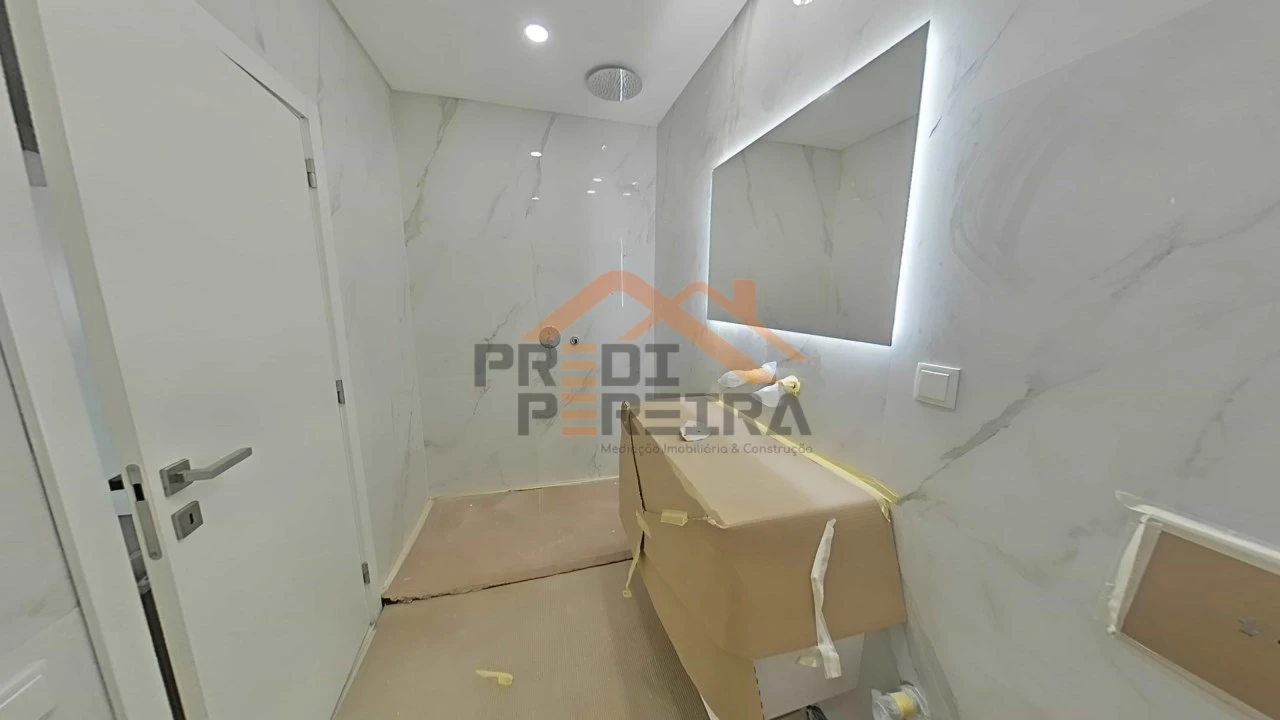 Apartamento T2 para Venda em Loures Foto 17