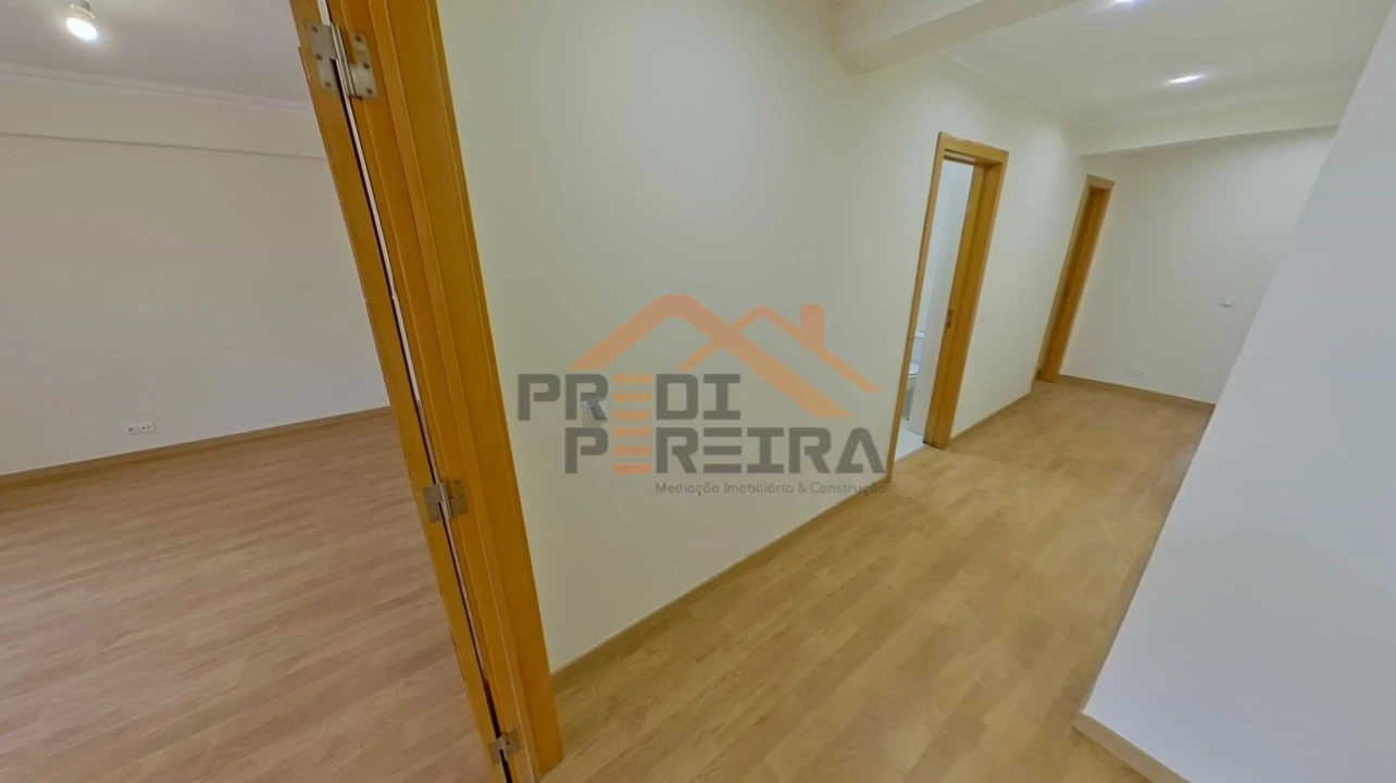 Apartamento T3 para Venda em Rio de Mouro Foto 9