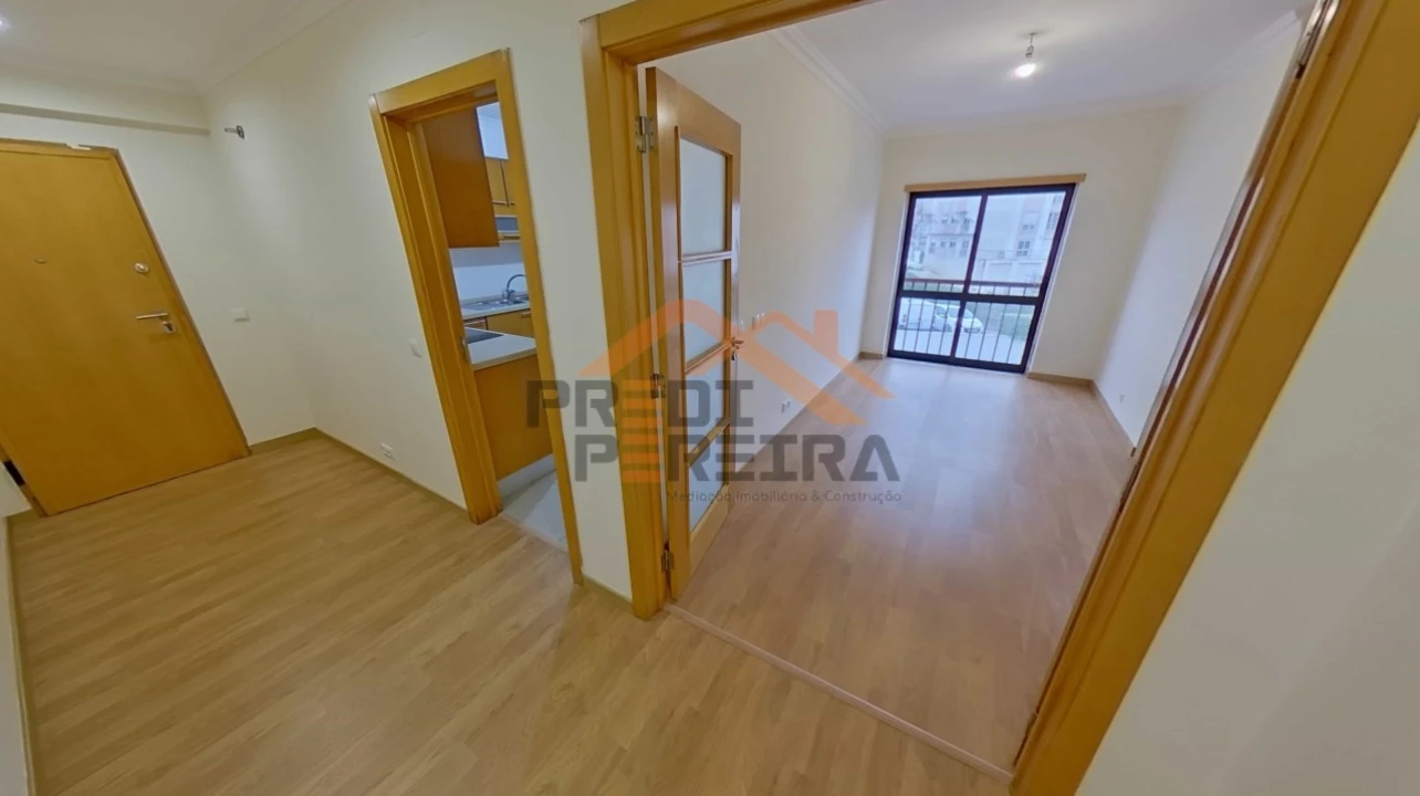 Apartamento T3 para Venda em Rio de Mouro Foto 3