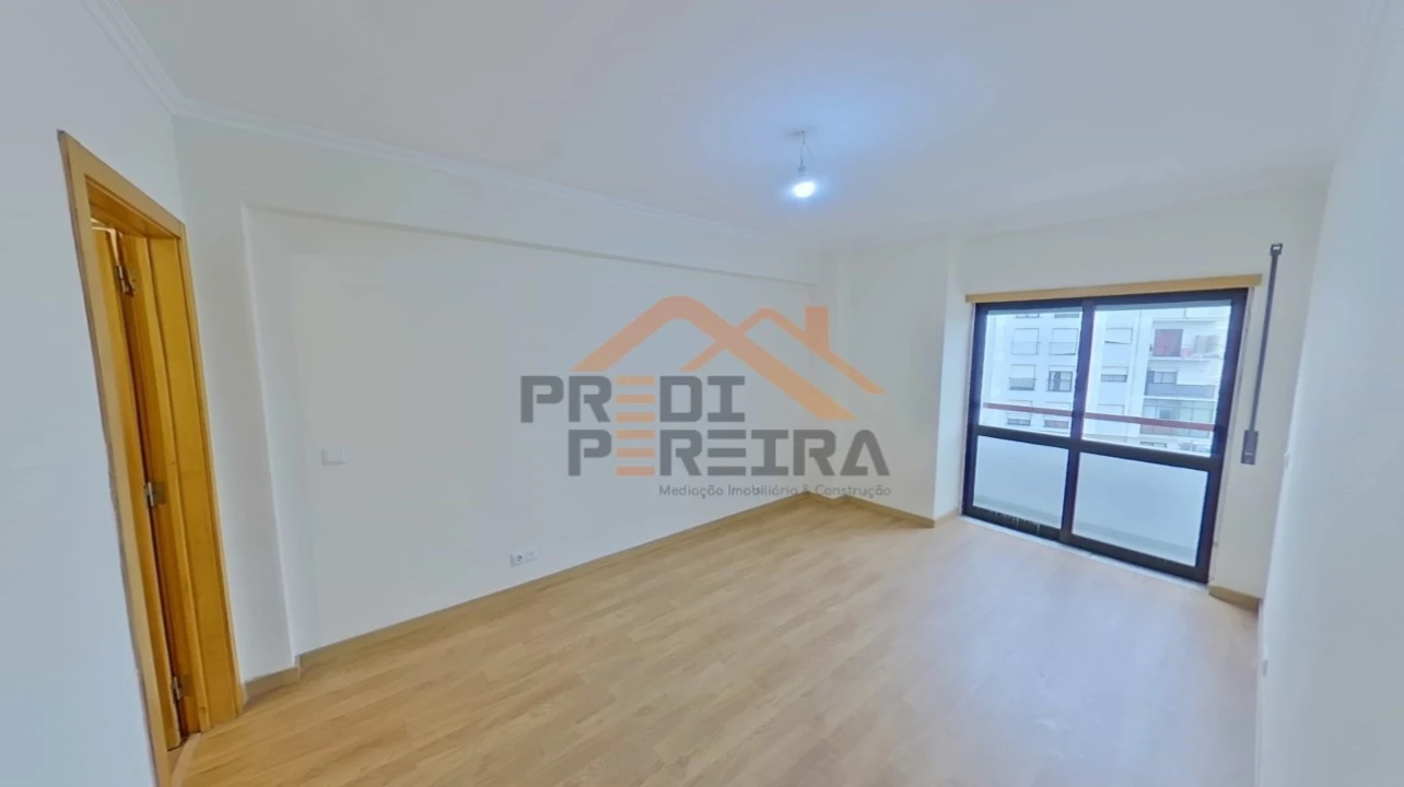 Apartamento T3 para Venda em Rio de Mouro Foto 14