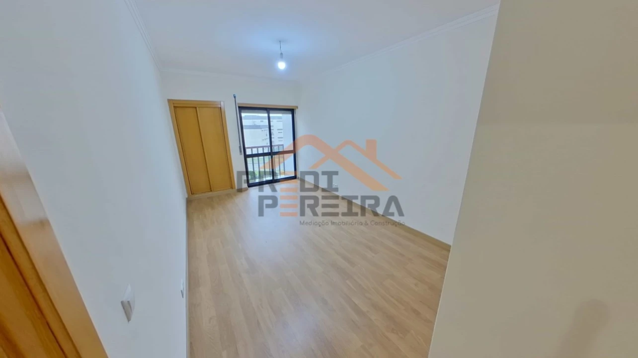 Apartamento T3 para Venda em Rio de Mouro Foto 23