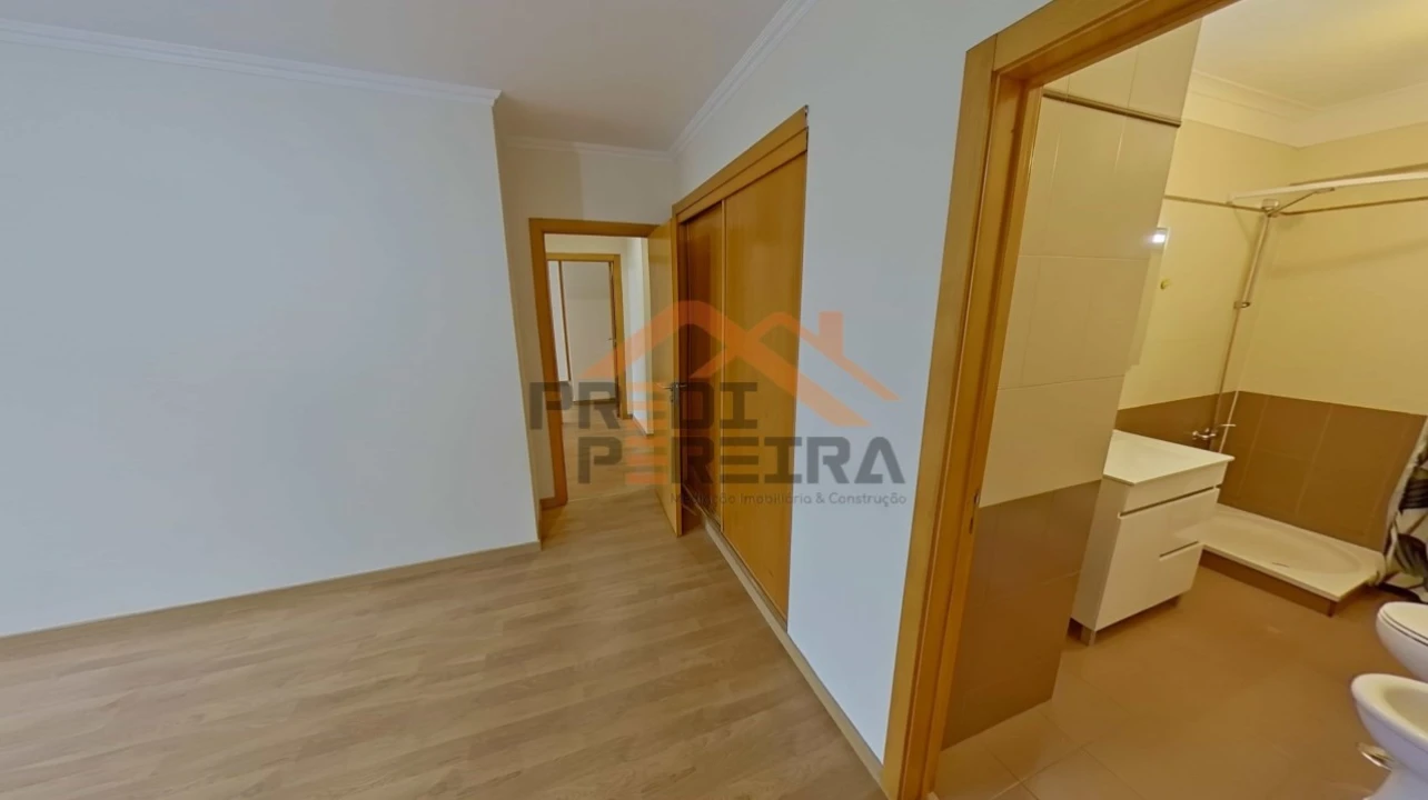 Apartamento T3 para Venda em Rio de Mouro Foto 16