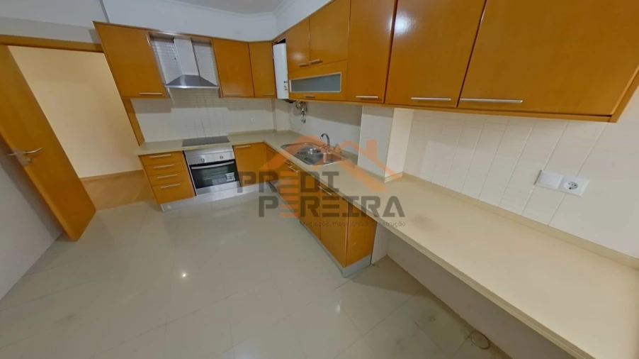 Apartamento T3 para Venda em Rio de Mouro Foto 2