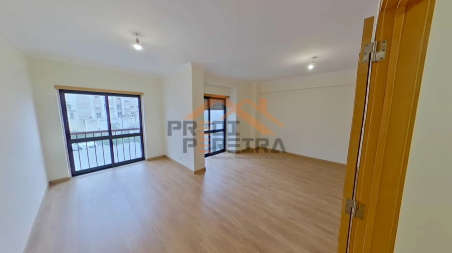 Apartamento T3 para Venda em Rio de Mouro Foto 4