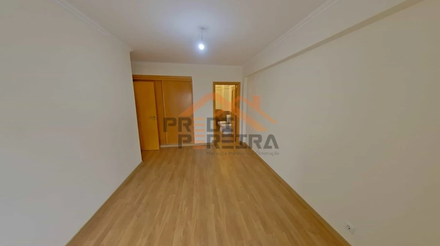 Apartamento T3 para Venda em Rio de Mouro Foto 17