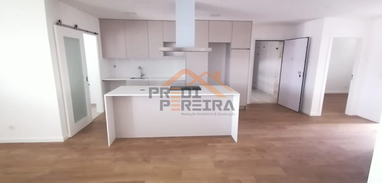 Apartamento T2 para Venda em Camarate, Unhos e Apelação Foto 1