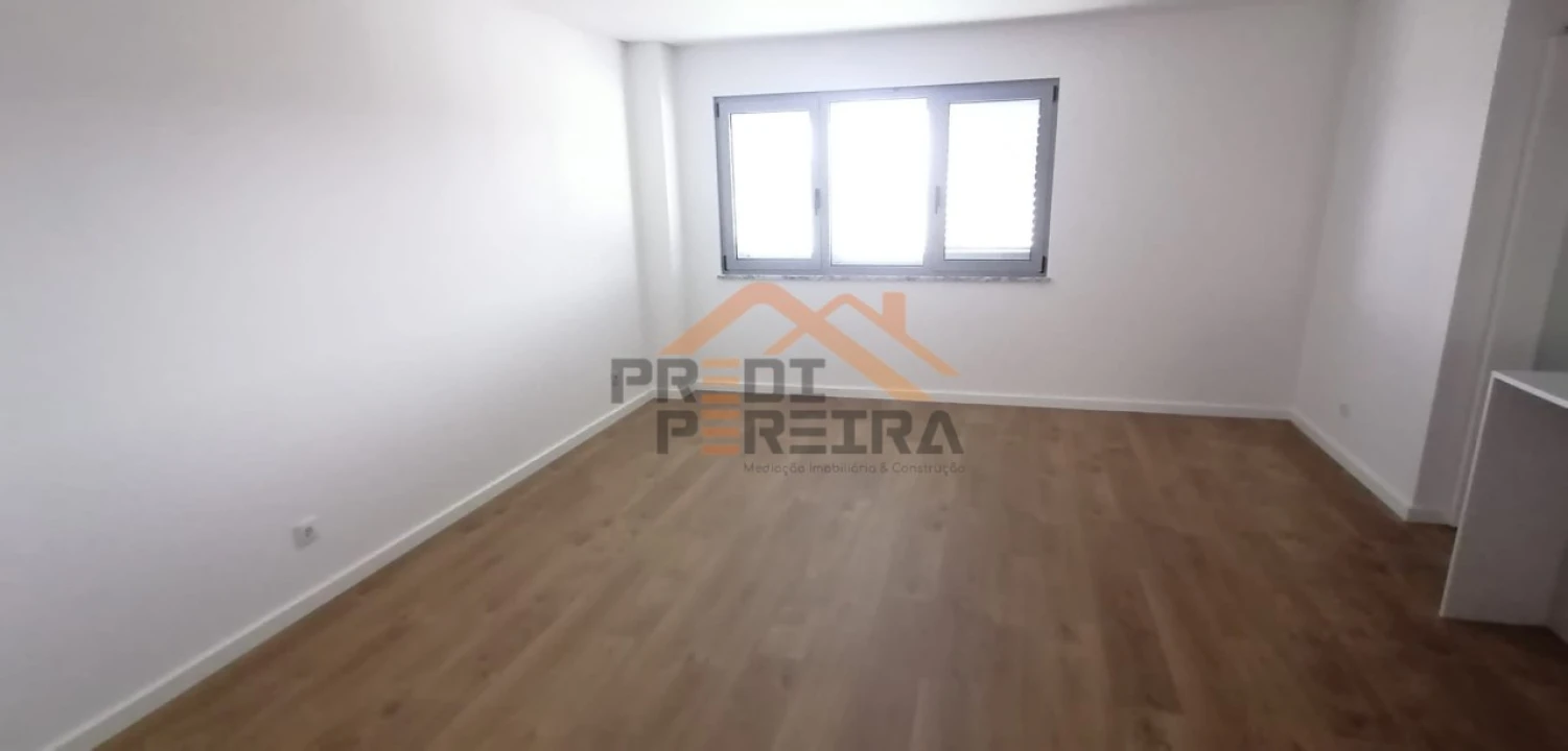 Apartamento T2 para Venda em Camarate, Unhos e Apelação Foto 5